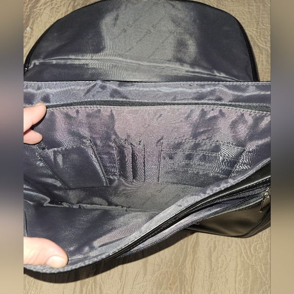 Alpine Swiss Black Leather Briefcase - Picture 5 of 9